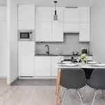 Center Beautiful Modern Building By Renters