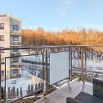 Center Beautiful Modern Building By Renters *