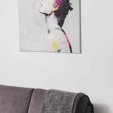 Center Beautiful Modern Building By Renters アパート