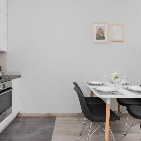 Center Beautiful Modern Building By Renters グダニスク