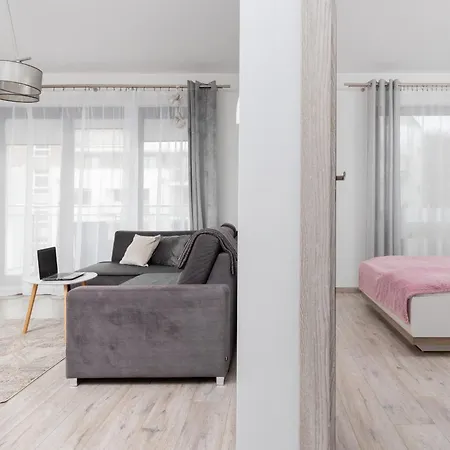 Center Beautiful Modern Building By Renters * 格但斯克