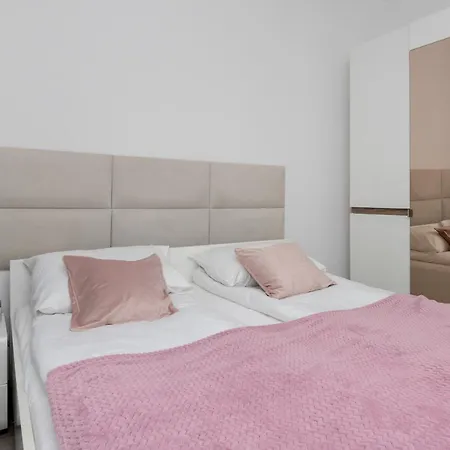 Center Beautiful Modern Building By Renters グダニスク